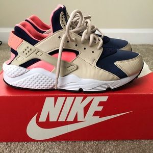 Women’s Air Huarache Run Sneakers